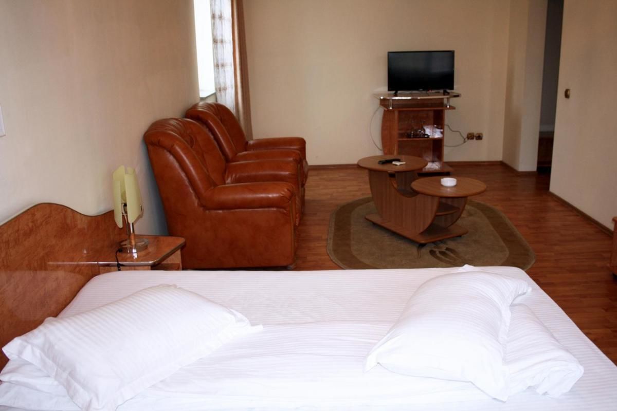 Отель Hotel Green House Крайова